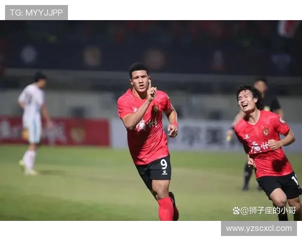 聚焦绿茵巨星成长轨迹：解析当代足球运动员崛起之路全景观察记